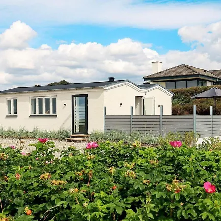 X Holiday home *